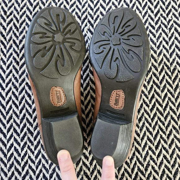 BORN 'Rissa' Handcrafted Footwear Tan Leather Short-Heeled Ankle Boots: Size 9 - Picture 5 of 12